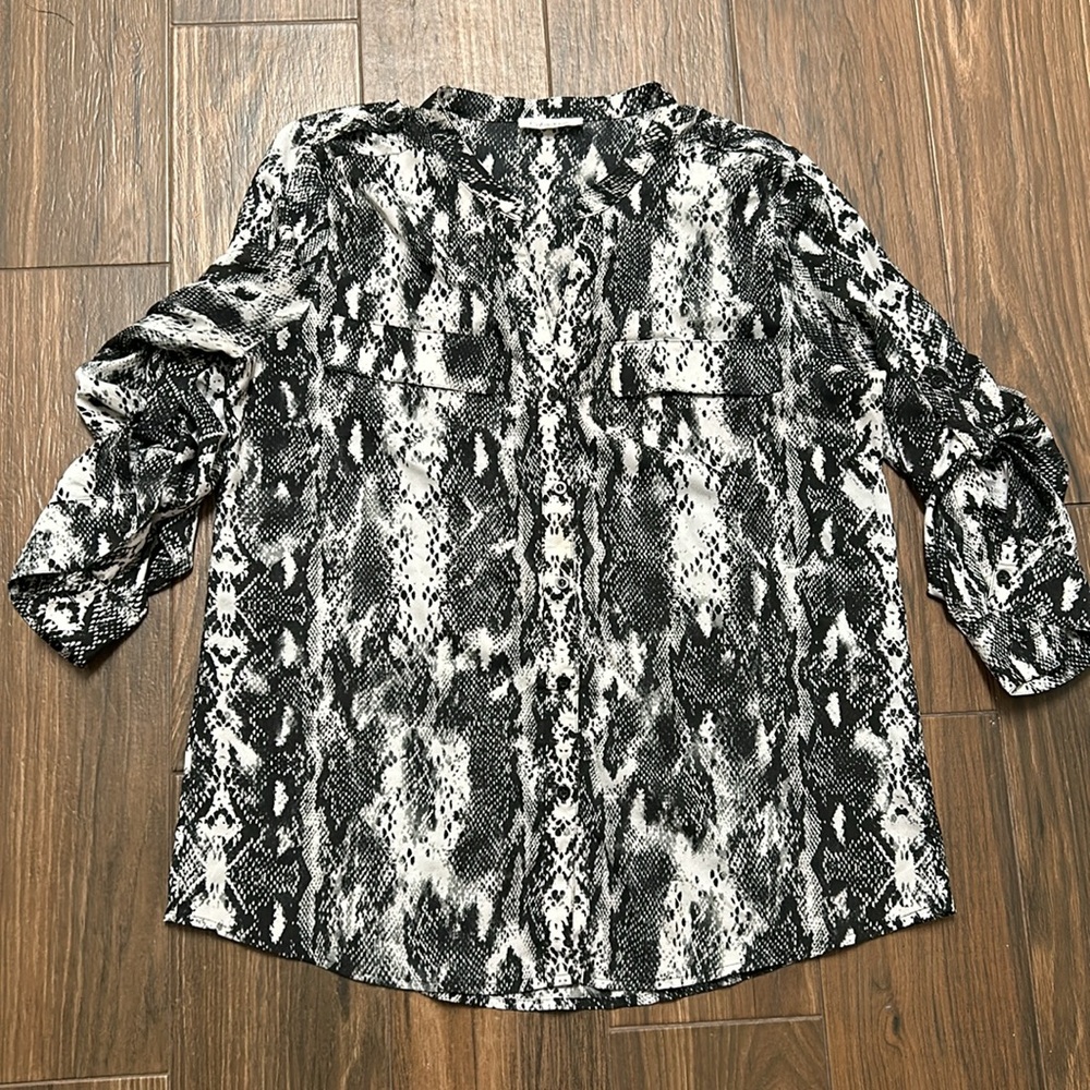 Calvin‎ Klein Blouse sz L Snakeprint black and white